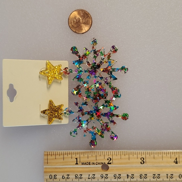 Holiday Winter Snowflake star confetti gold star pierced earrings Iridescent - Picture 4 of 5